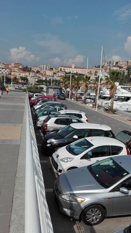 Case Vacanze Borgo Marina Imperia Exterior photo
